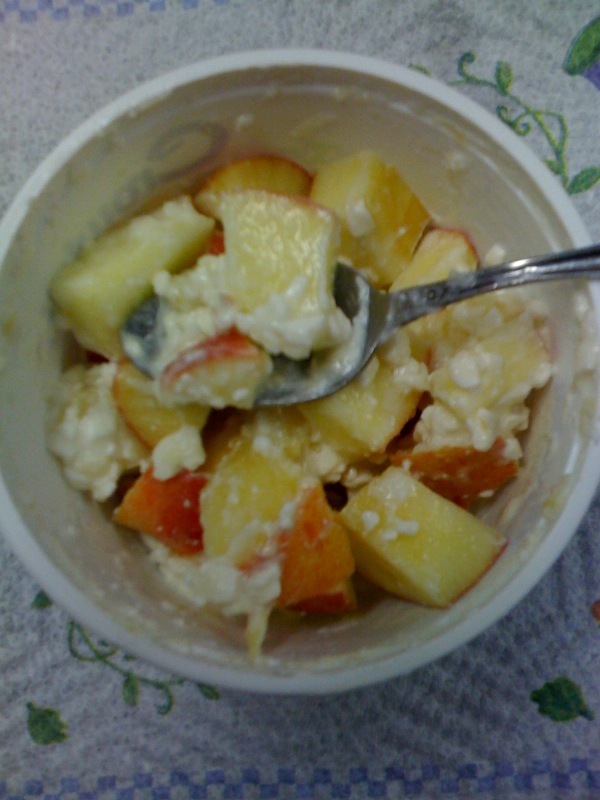 NonFat Cottage Cheese with Pineapple and Chopped Fresh Apple