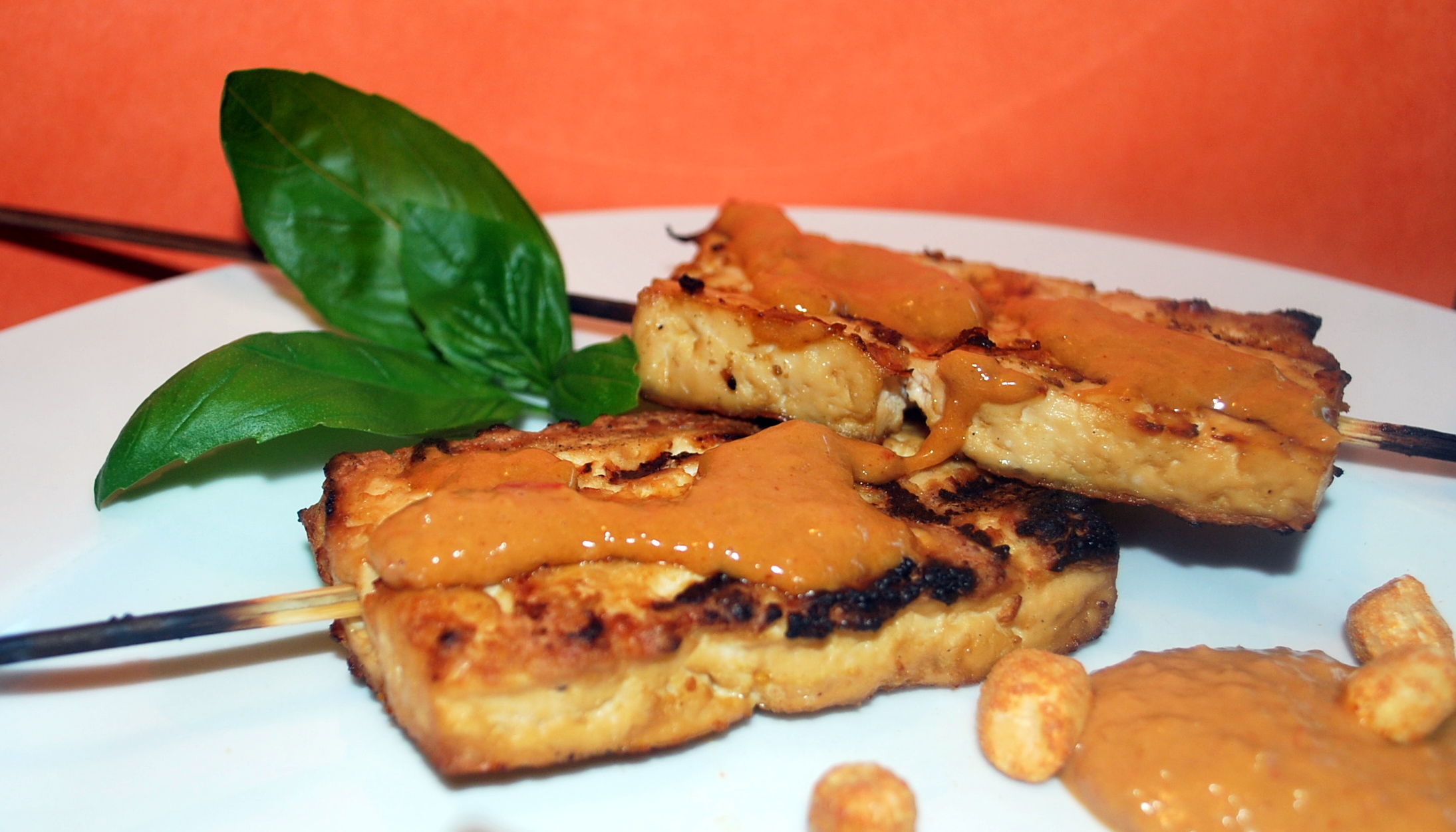 Tofu Sate' with Spicy Peanut Sauce